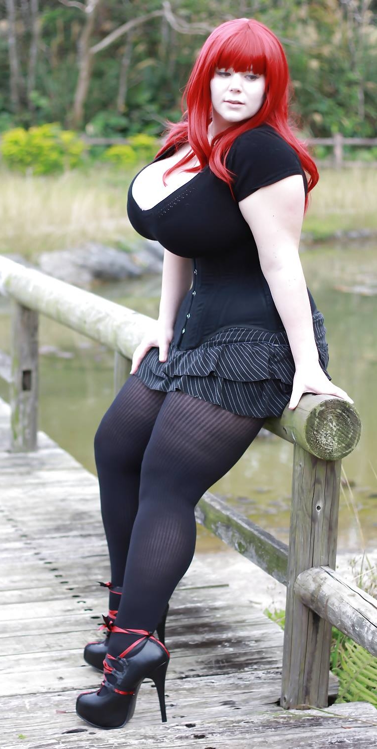 Redhead BBW wearing Black Opaque Patterned Tights and Black Pleated Miniskirt